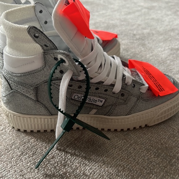 NWT Off-White
Off-Court 3.0 glitter high-top sneakers Women Size 36 - Picture 6 of 11